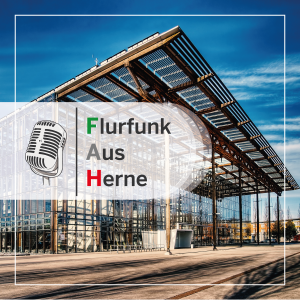 Gebäude der Akademie mit dem Logo "Flurfunk aus Herne", daneben ein Mikrofon
